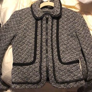 Fitted women’s wool blazer with viscose lining